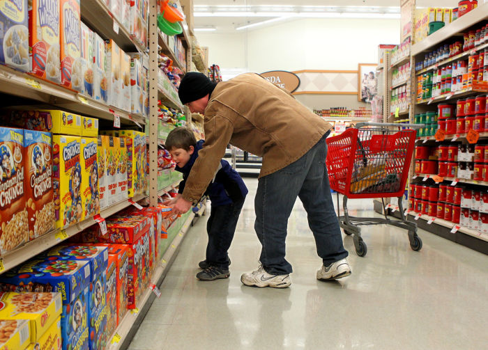 MEN DOING MORE FAMILY GROCERY SHOPPING